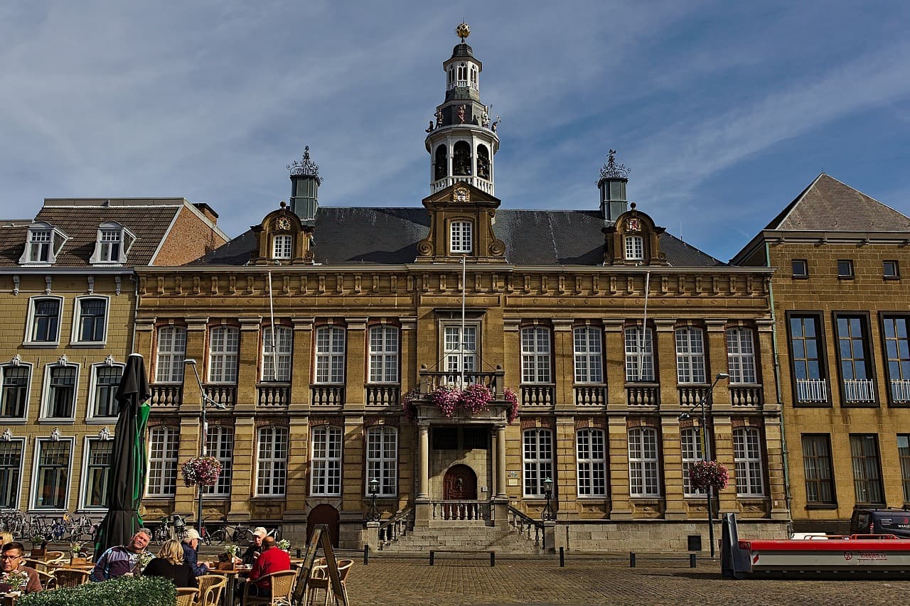 Het gemeentehuis in Roermond