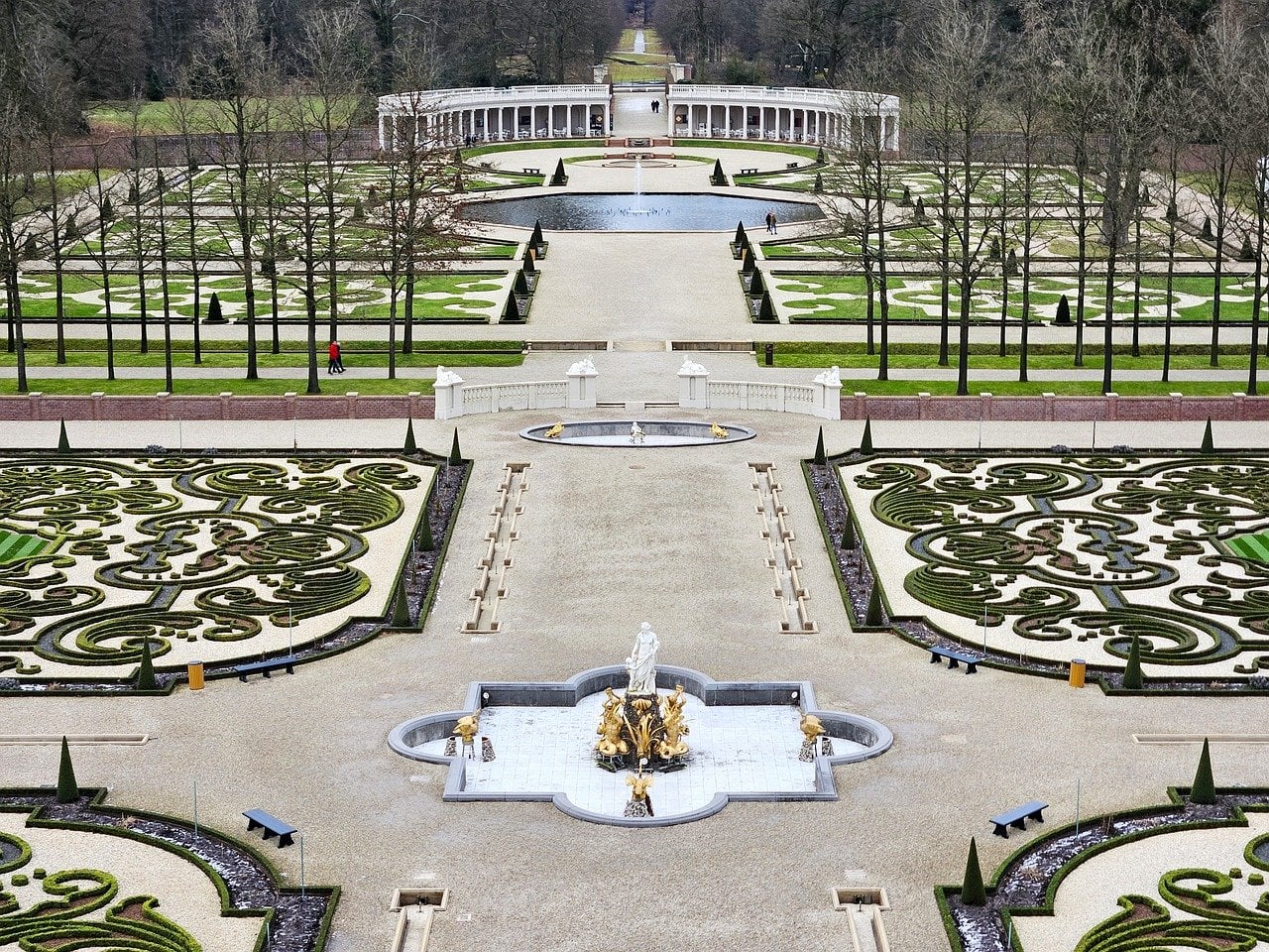 De tuin van Paleis het Loo met fontijn De tuin van Paleis het Loo met fontijn
