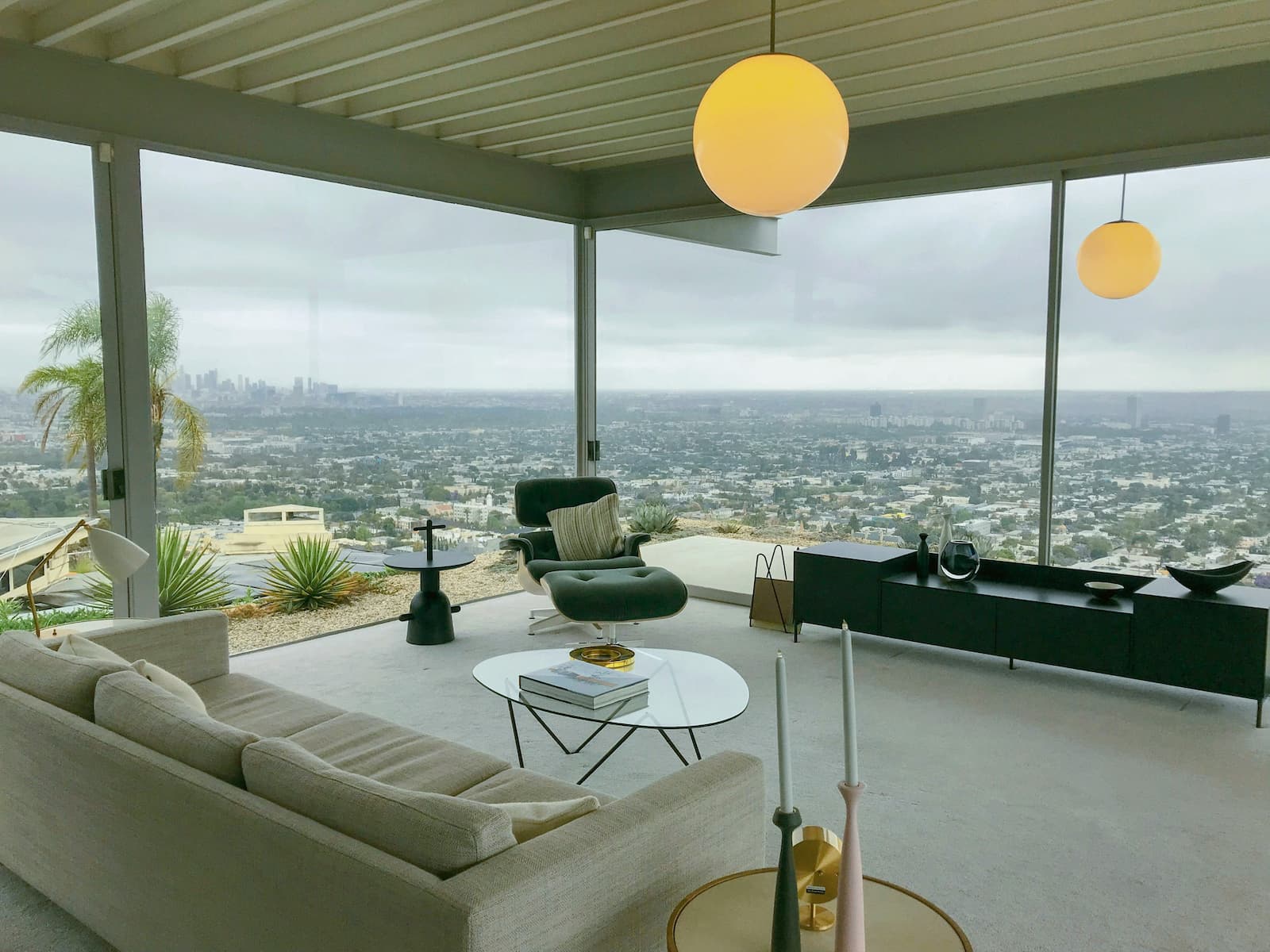 Penthouse met uitzicht over een stad Penthouse met uitzicht over een stad