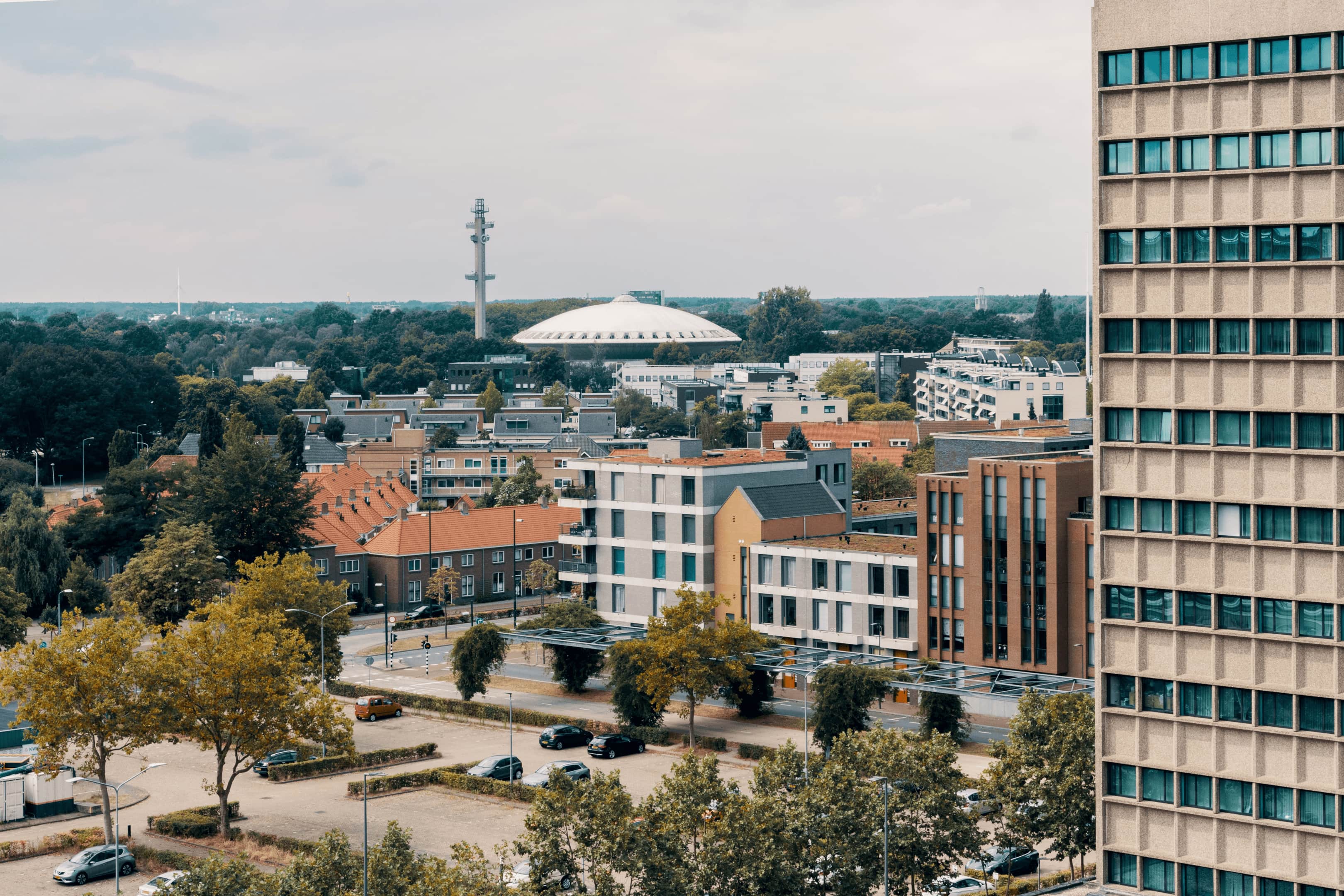 Stadsgezicht van Eindhoven met de UFO Stadsgezicht van Eindhoven met de UFO