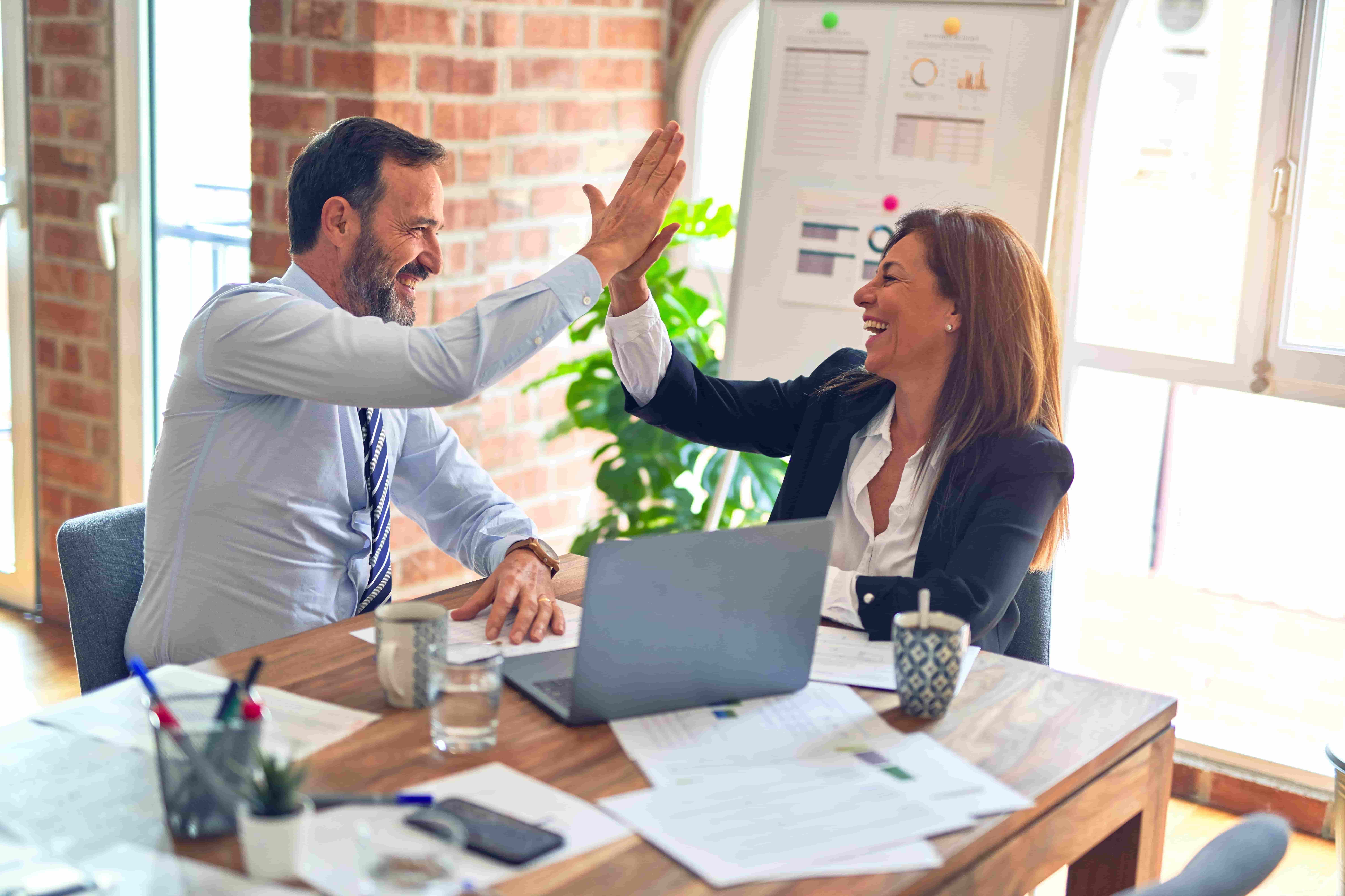 Partners vieren dat ze recht hebben op huurtoeslag in 2026
