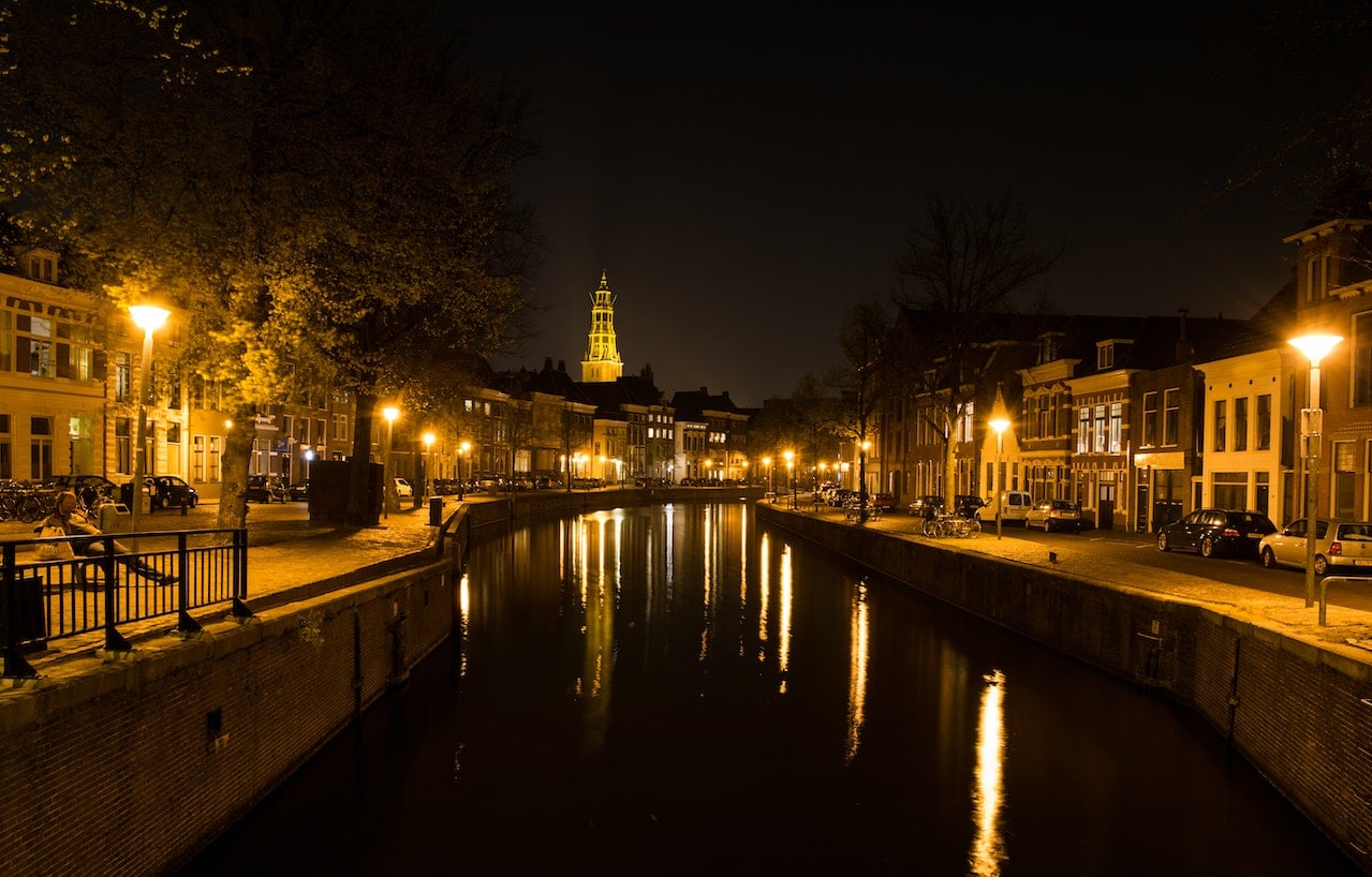 Verlichte binnenstad van Groningen tijdens de nacht. Verlichte binnenstad van Groningen tijdens de nacht.